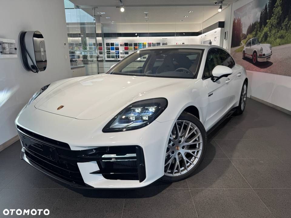 Porsche Panamera 4 E-Hybrid PHEV - 1