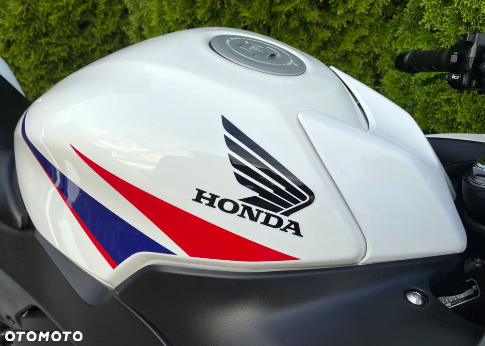 Honda CBR - 13