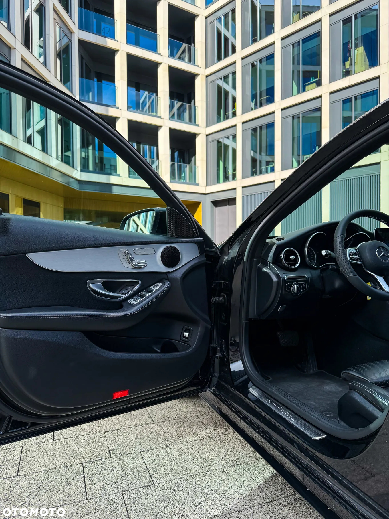 Mercedes-Benz Klasa C 300 4Matic 9G-TRONIC AMG Line - 22