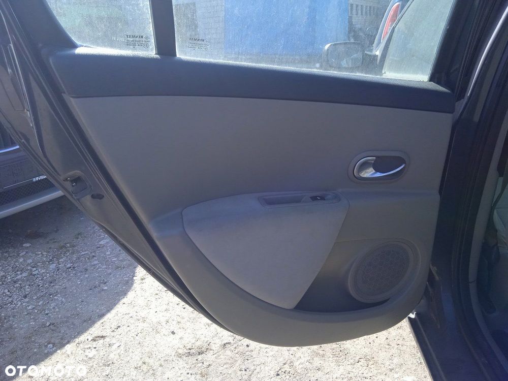 Boczek Lewych Prawych Przednich Tylnych Drzwi Renault Clio III - 3