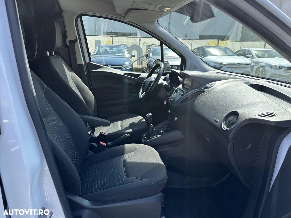 Ford Transit Courier - 12