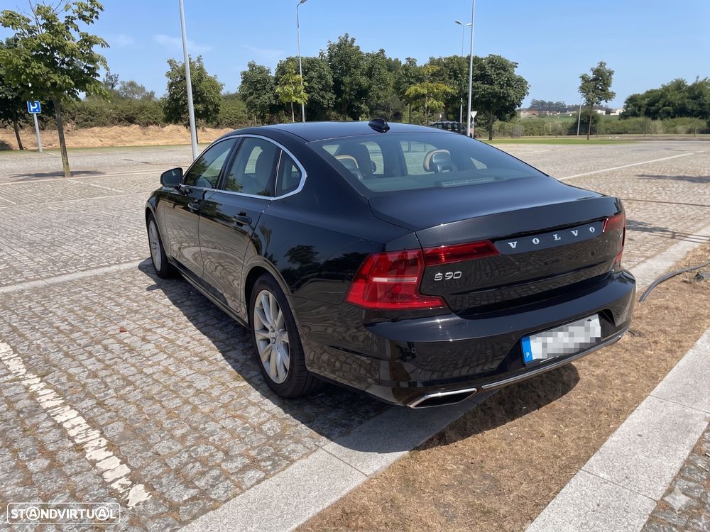 Volvo S90 2.0 T8 Momentum AWD Geartronic - 4
