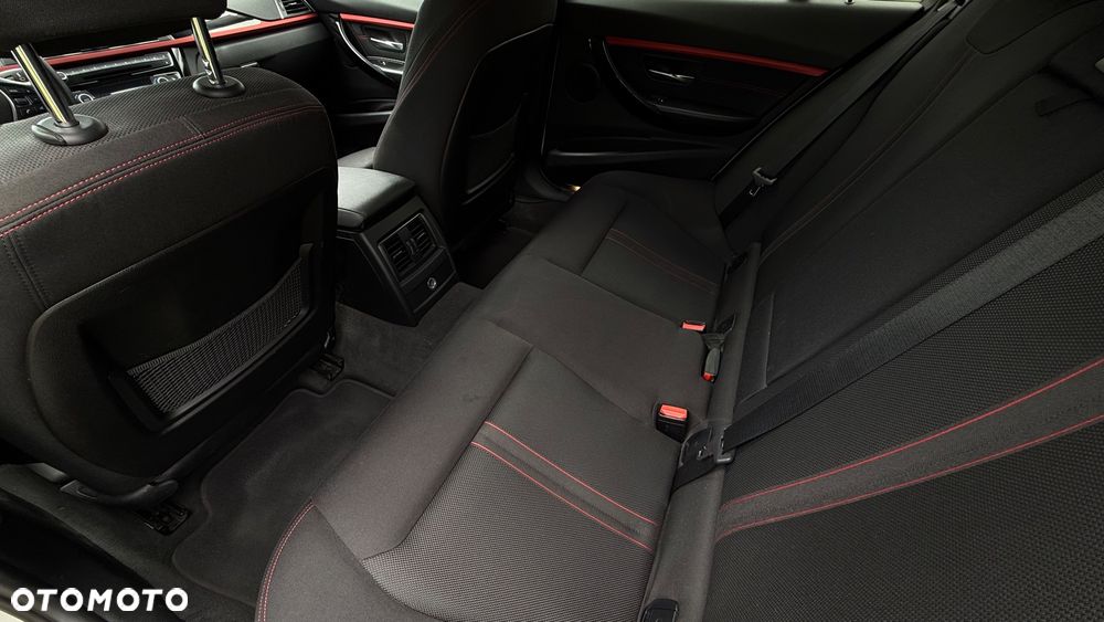 BMW Seria 3 320d Sport Line - 12