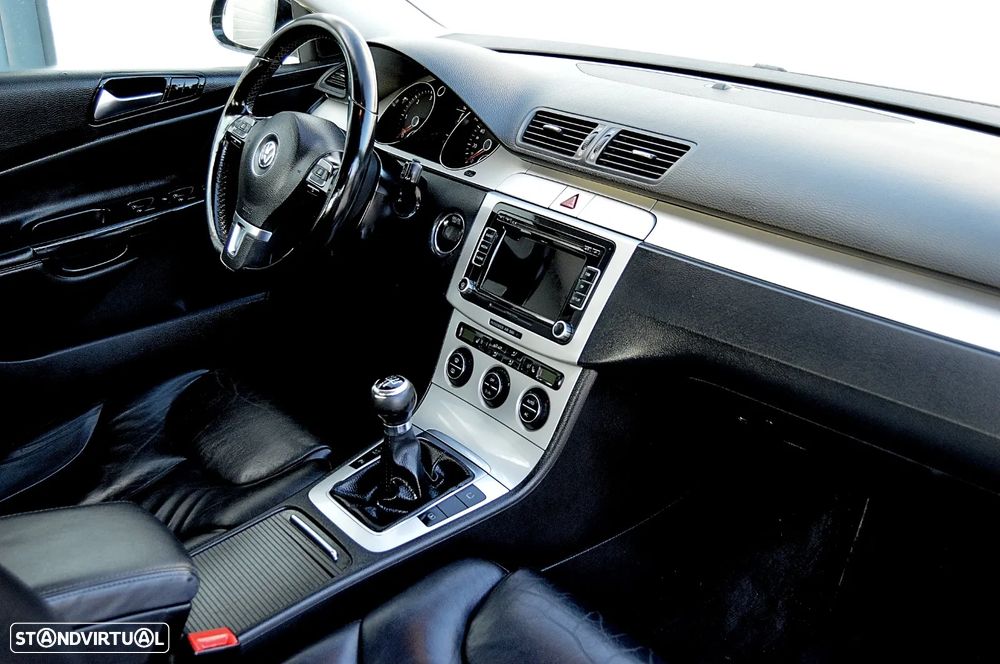 VW Passat 2.0 TDI Trendline BlueMotion - 15