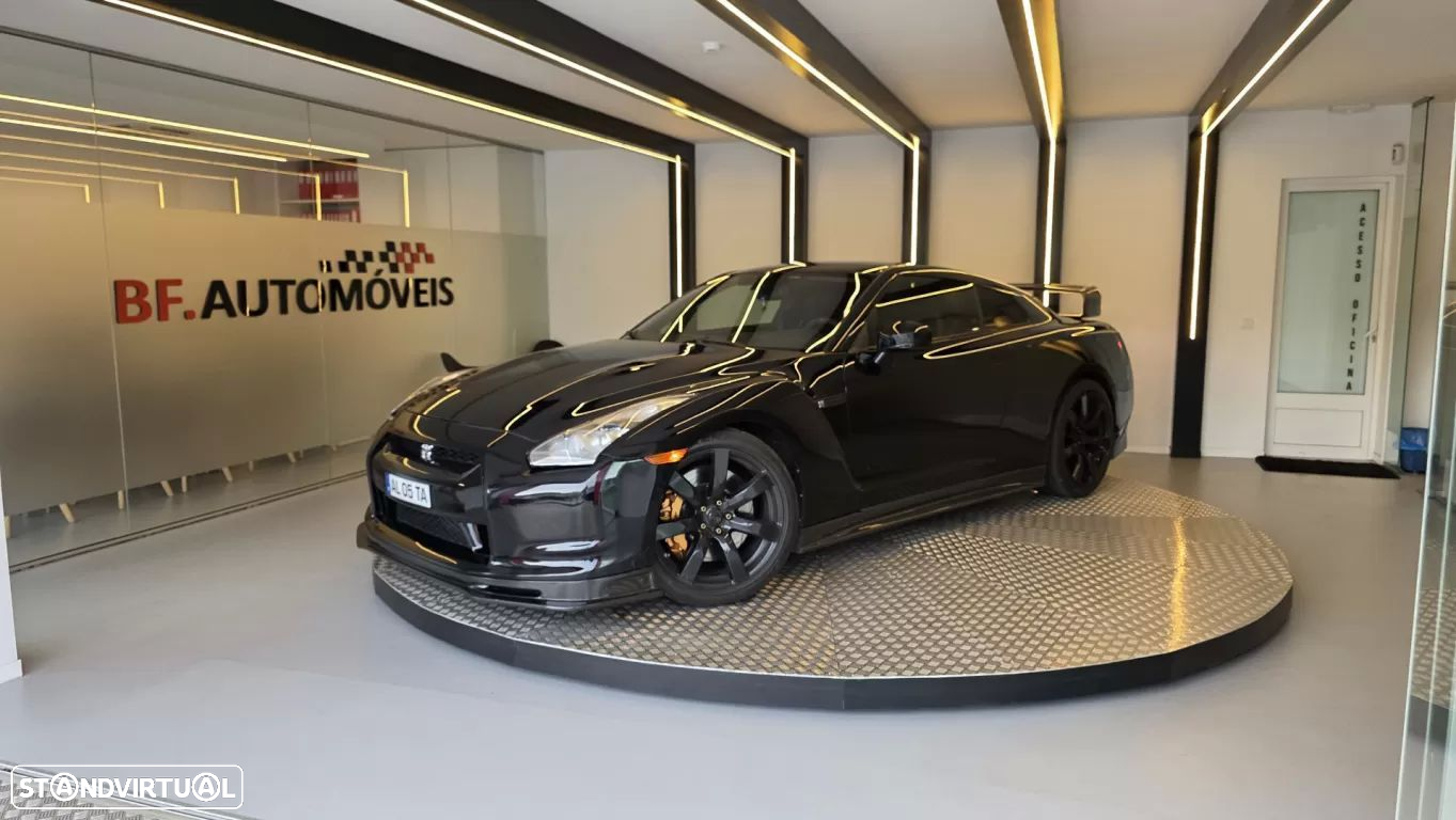 Nissan GT-R - 12