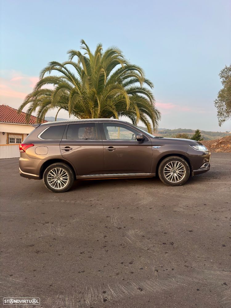 Mitsubishi Outlander 2.0 PHEV Intense Navi - 8
