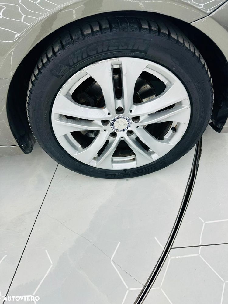 Mercedes-Benz E 220 CDI DPF BlueEFFICIENCY 7G-TRONIC Avantgarde - 10