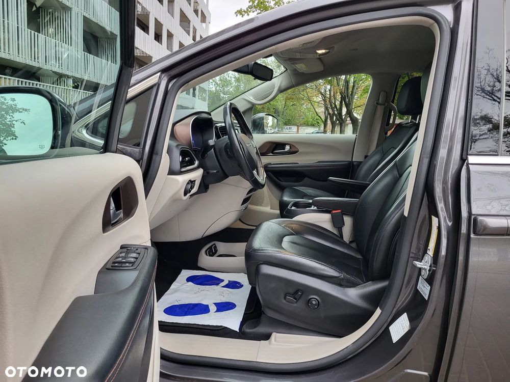 Chrysler Pacifica - 4