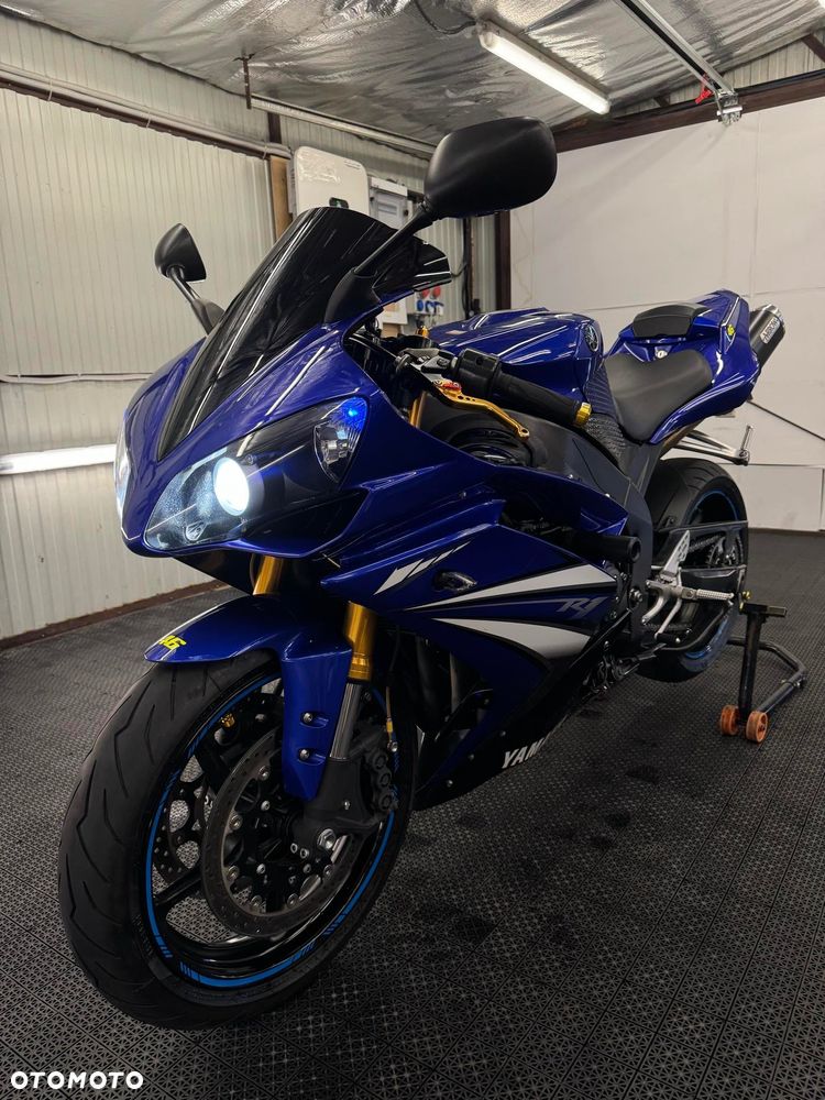 Yamaha R1 - 11