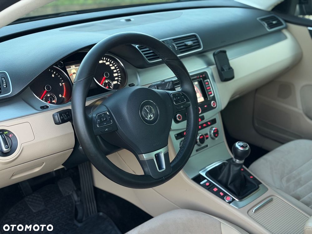 Volkswagen Passat - 19