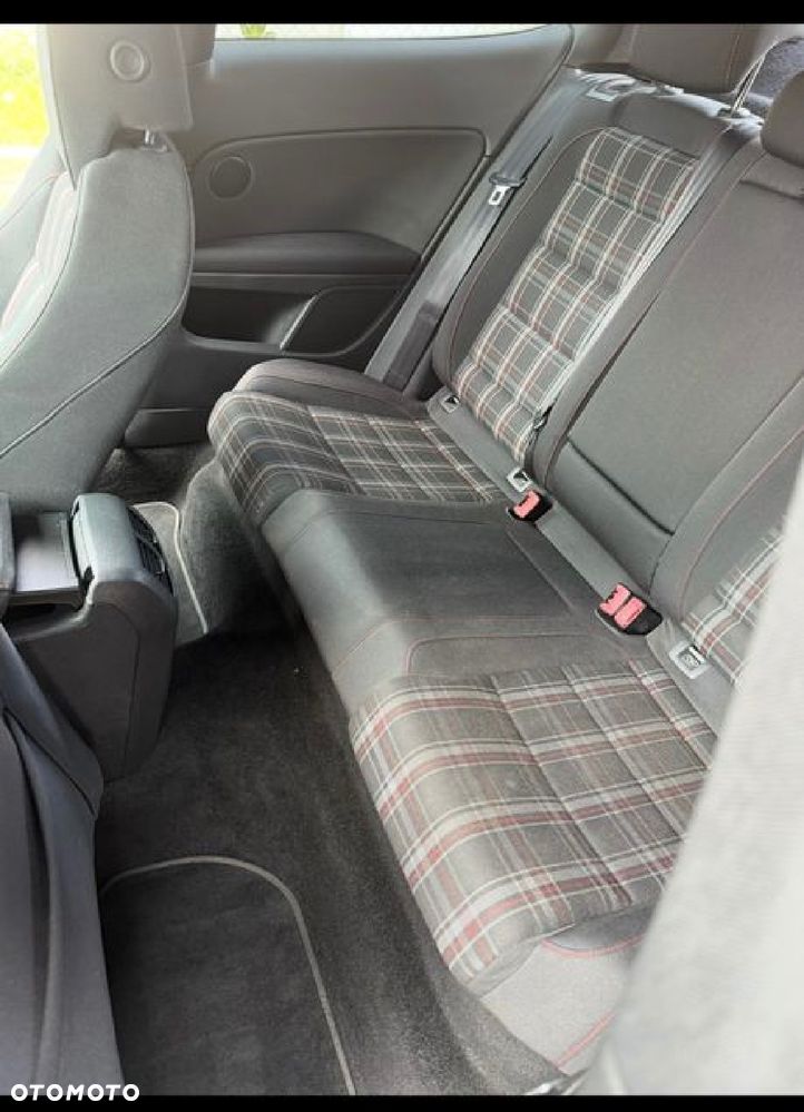 Volkswagen Golf - 11