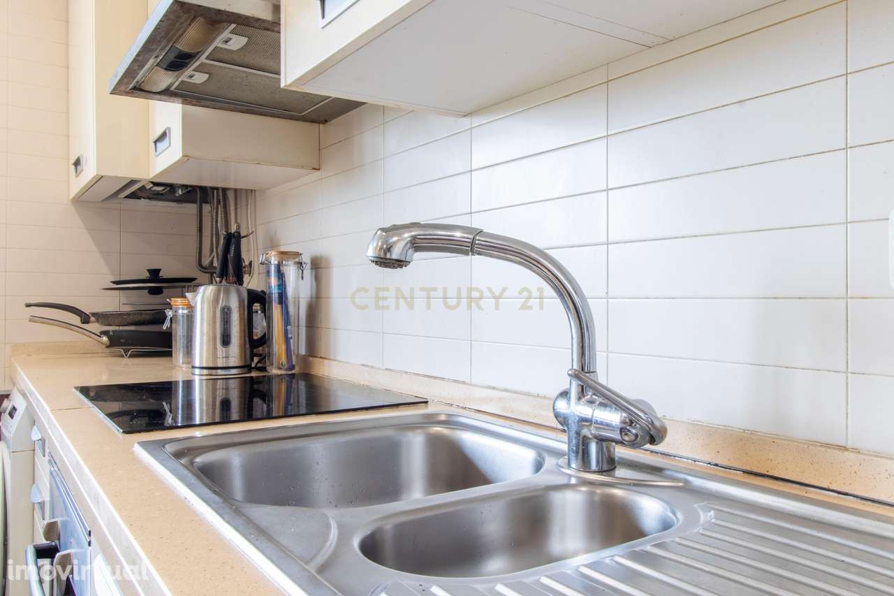 Espaçoso T3 com Varanda em Caparica, Almada - Grande imagem: 2/55