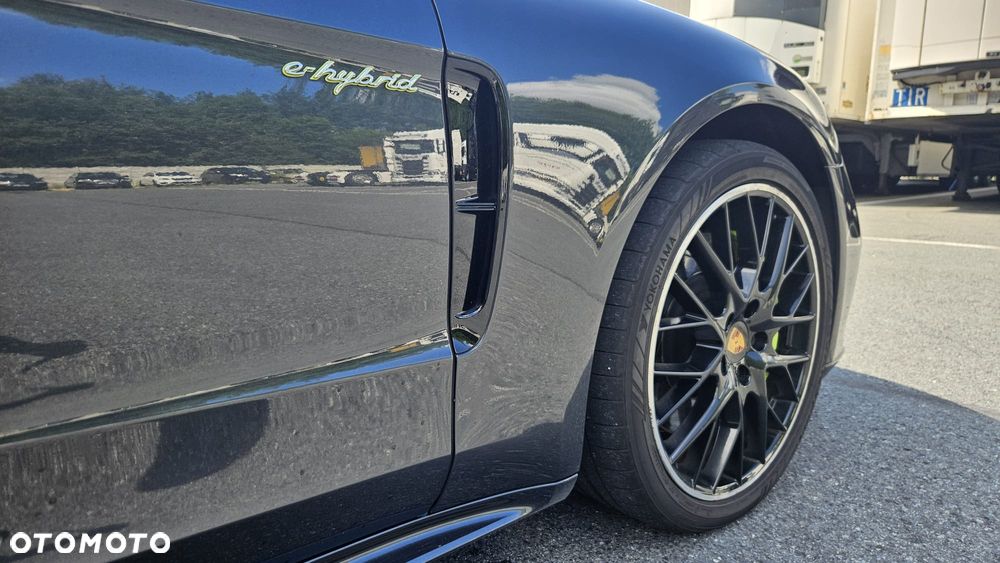Porsche Panamera 4 E-Hybrid - 3
