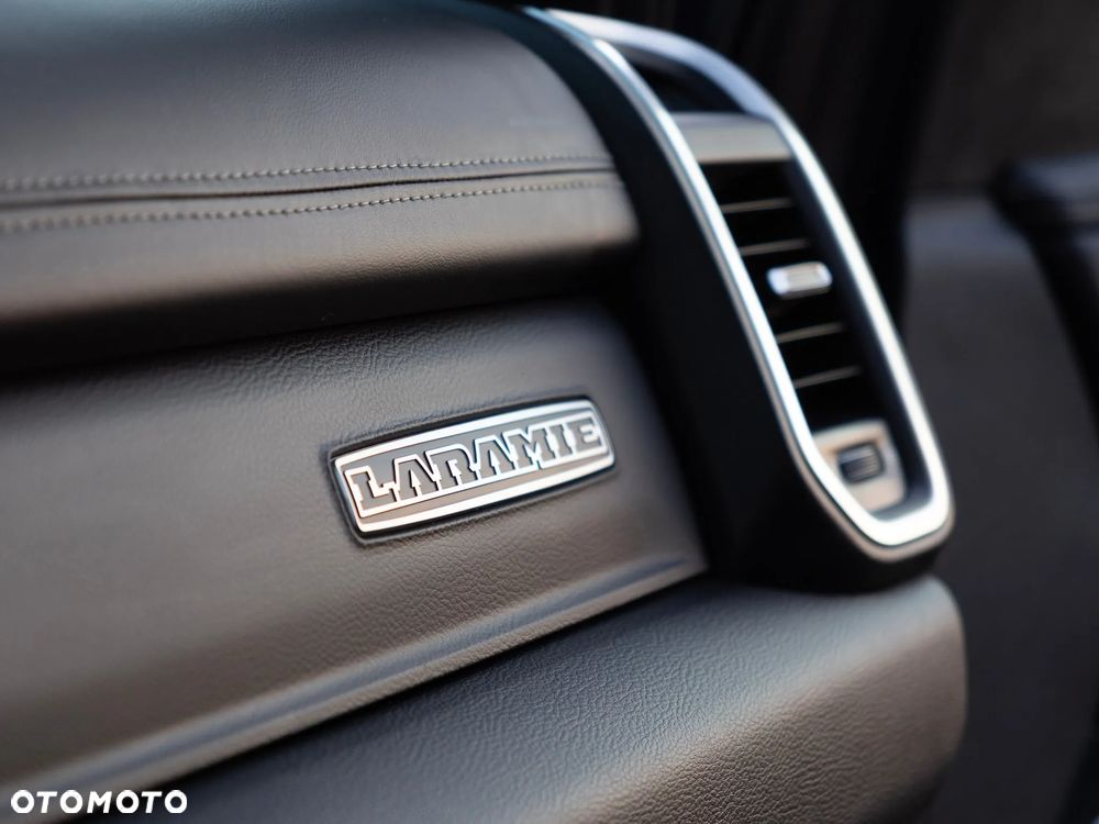 RAM 1500 5.7 Crew Cab Laramie - 32