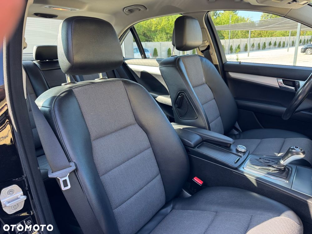 Mercedes-Benz Klasa C 200 T 7G-TRONIC Avantgarde Edition - 31