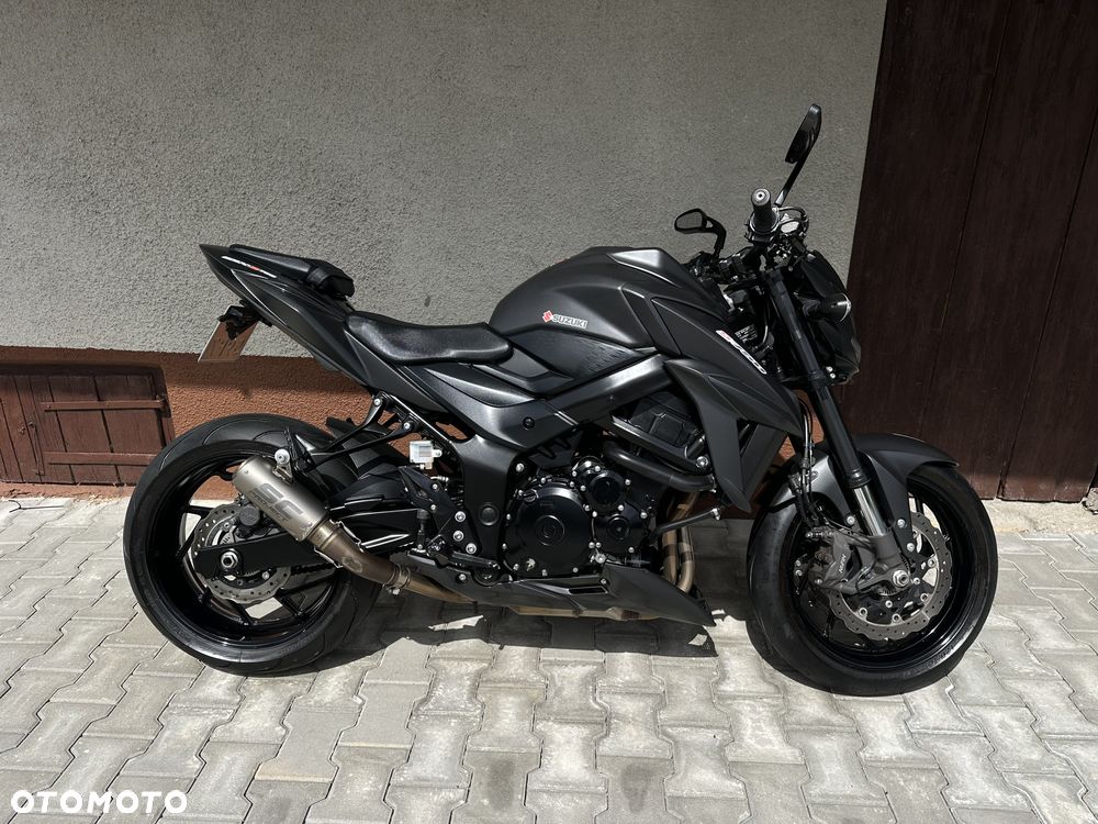 Suzuki GSX - 2