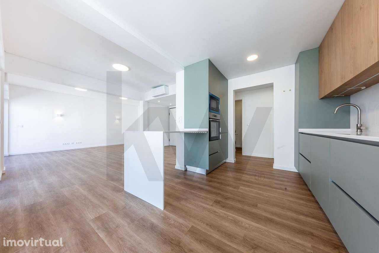 T3 Renovado com Acabamentos de Luxo e Vista Desafogada em Carnaxide - Grande imagem: 2/32