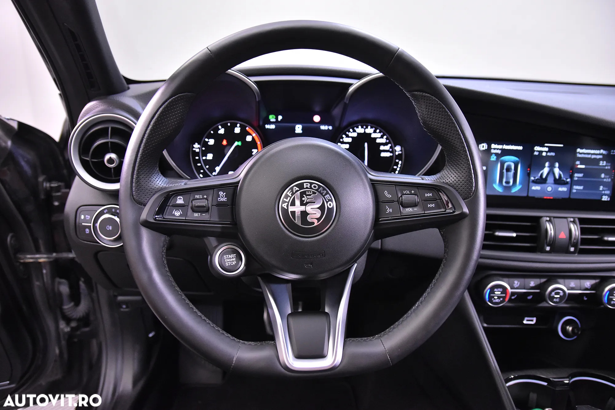 Alfa Romeo Giulia 2.0 Turbo 16V AT8-Q4 Ti - 16