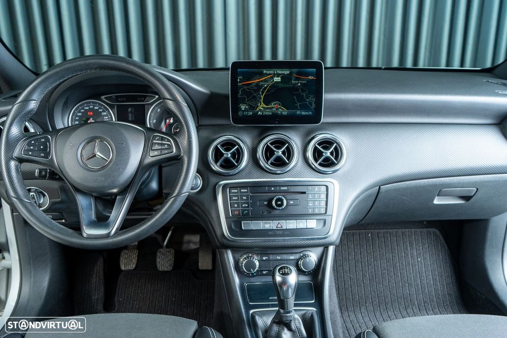Mercedes-Benz A 180 d AMG Line - 12