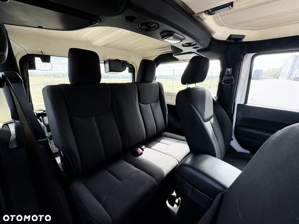 Jeep Wrangler - 12