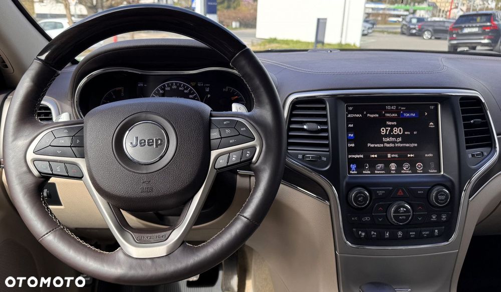 Jeep Grand Cherokee - 12