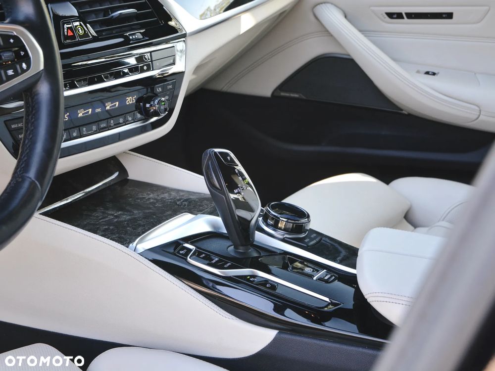 BMW Seria 5 540d xDrive mHEV M Sport sport - 26