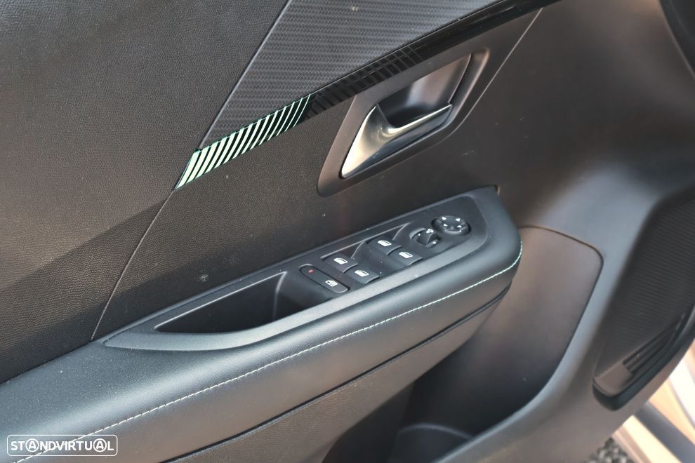 Peugeot 208 1.2 PureTech Allure - 31