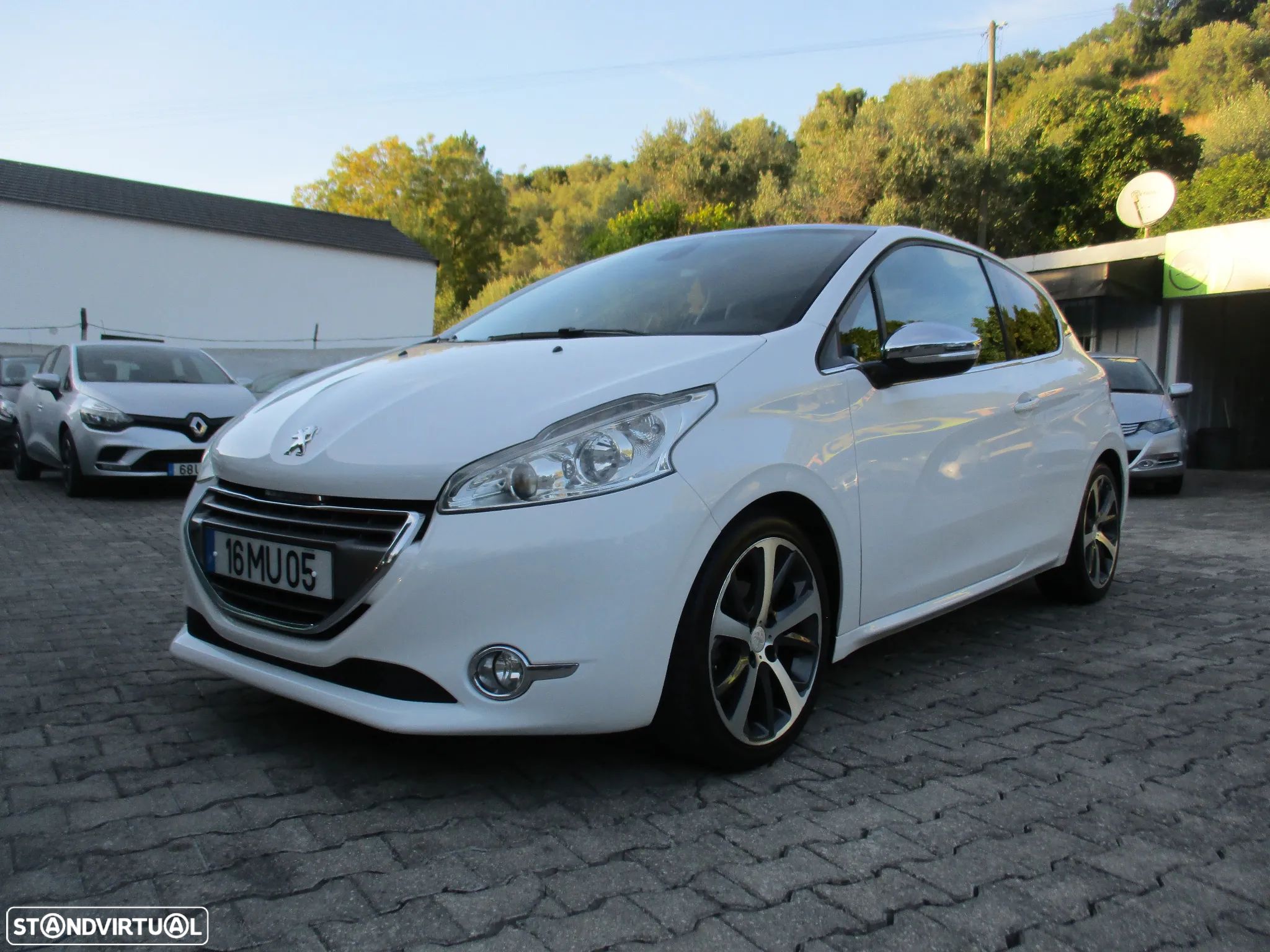 Peugeot 208 1.6 e-HDi Allure - 1