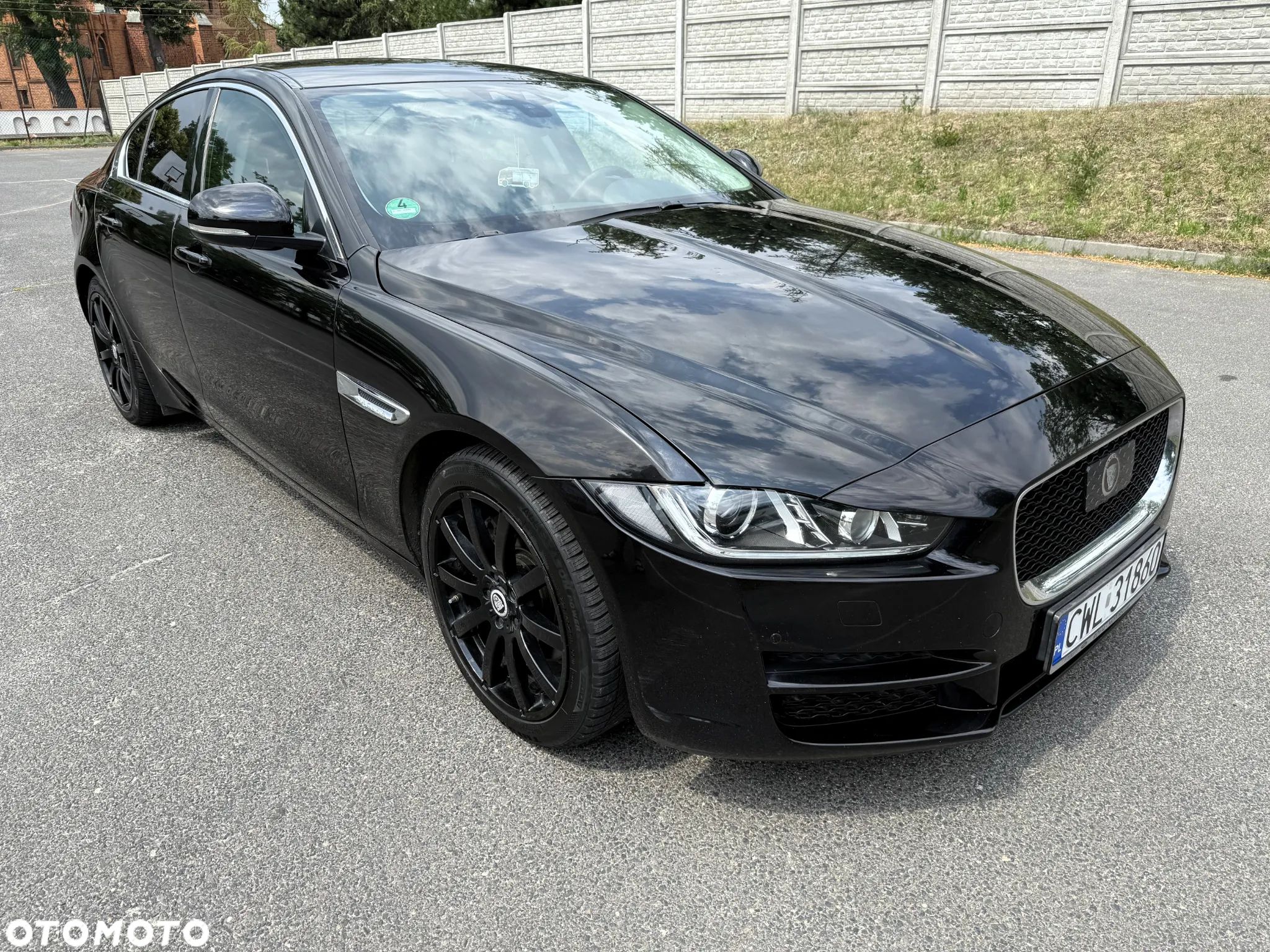 Jaguar XE 2.0 D Portfolio - 1