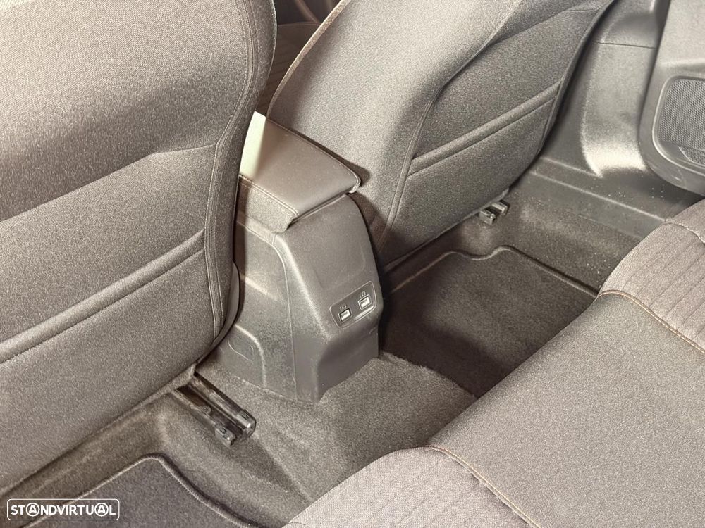 Peugeot e-2008 50 kWh Active Pack - 38