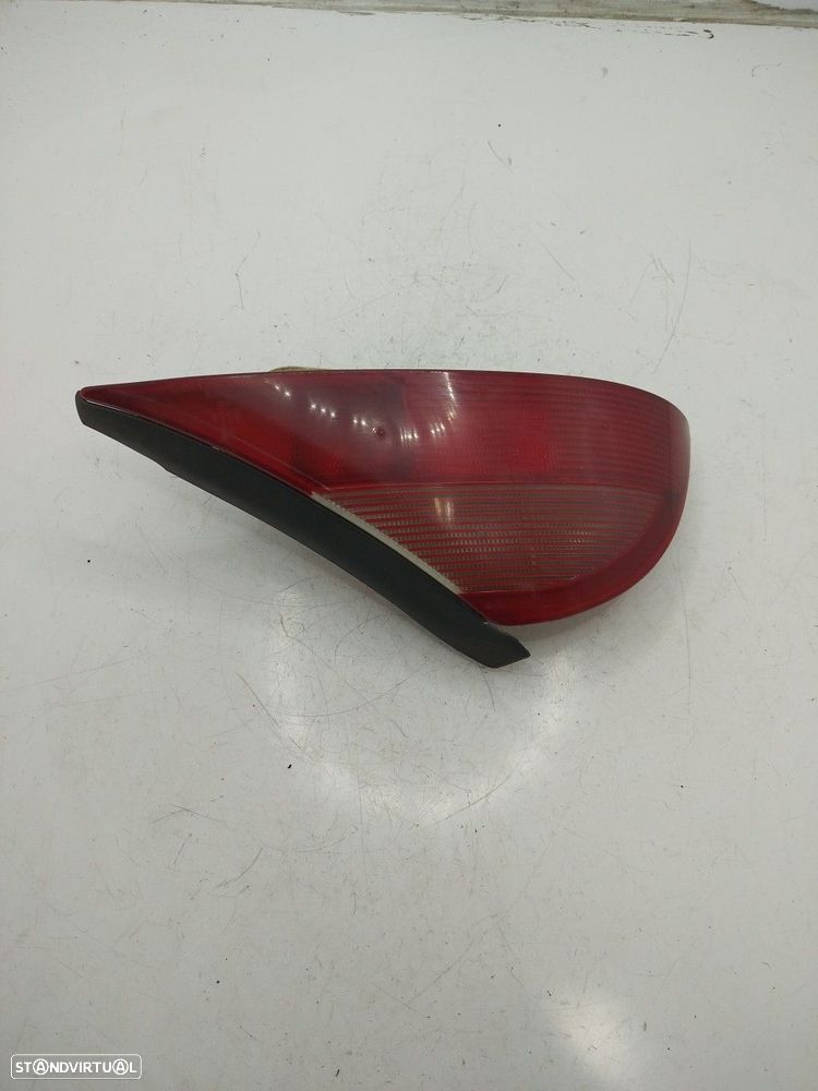 Farolim Stop Esq Lancia Y (840_) - 2