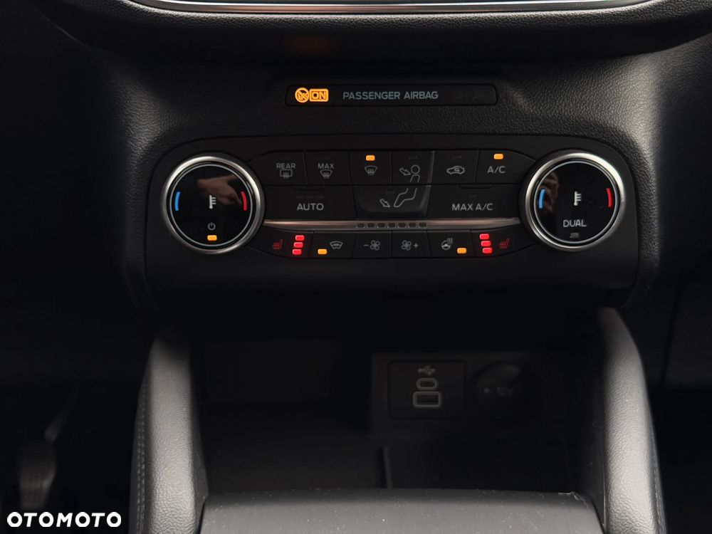 Ford Kuga 2.5 Duratec FHEV 4x4 TITANIUM X - 32