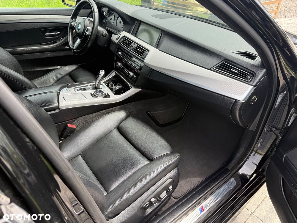 BMW Seria 5 525d Sport-Aut Luxury Line - 14