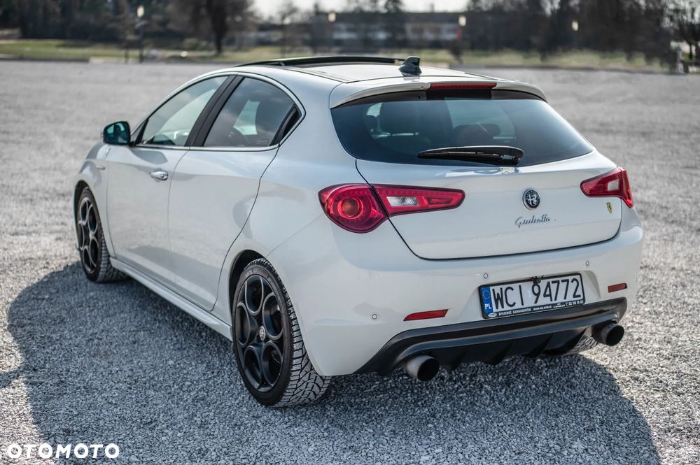 Alfa Romeo Giulietta ver-1750-tbi-quadrifoglio-verde - 16