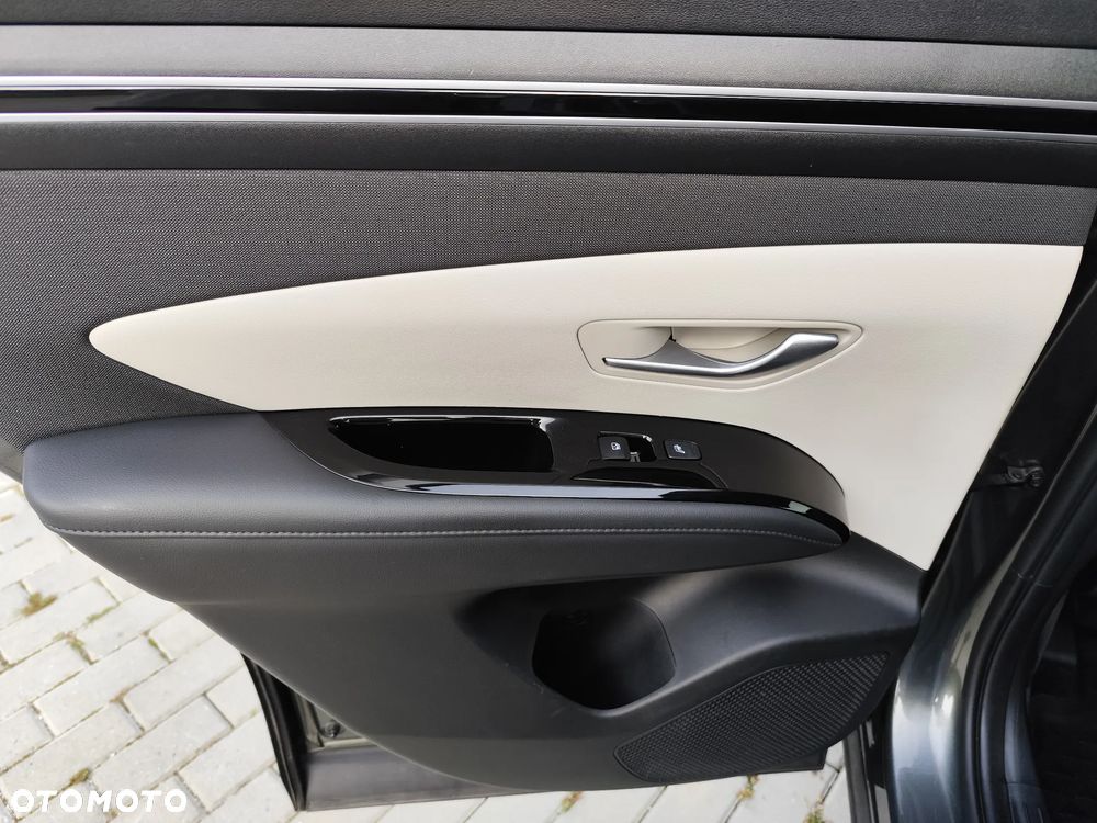 Hyundai Tucson 1.6 T-GDi HEV Executive 2WD - 27