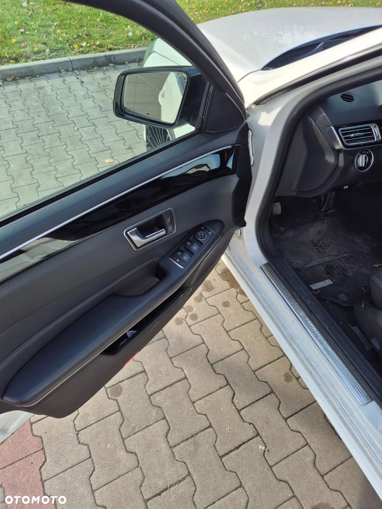 Mercedes-Benz Klasa E 220 BlueTEC 4-Matic Classic - 11