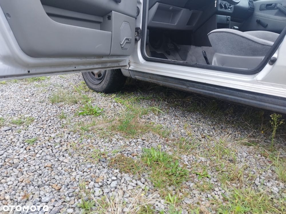 Volkswagen Passat 2.0 GL - 22