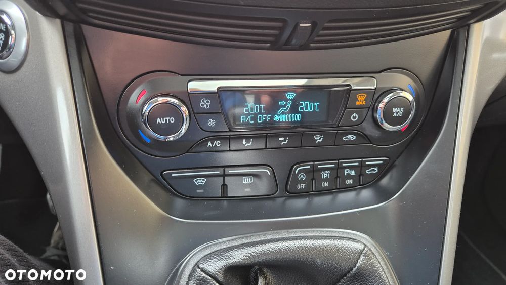 Ford Kuga 1.6 EcoBoost 2x4 Titanium - 25