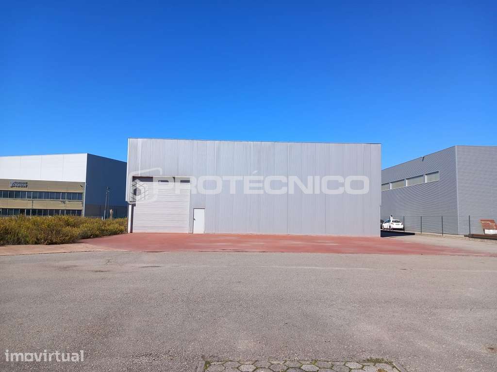 Armazém c/ 1.130m2 – Z. I. de Albergaria-a-Velha - Grande imagem: 2/12