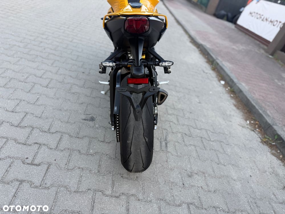Triumph Street Triple - 16