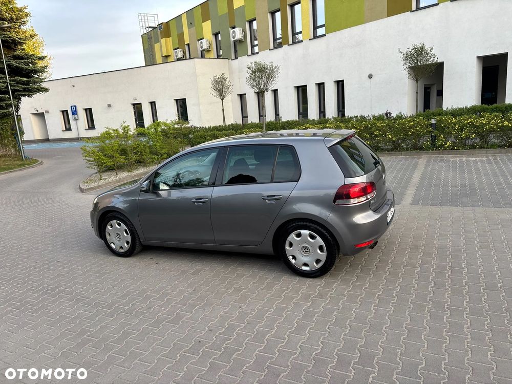 Volkswagen Golf - 6