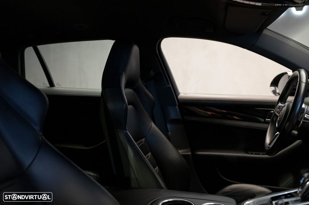 Porsche Panamera Sport Turismo 4 E-Hybrid Edition 10 Anos - 11