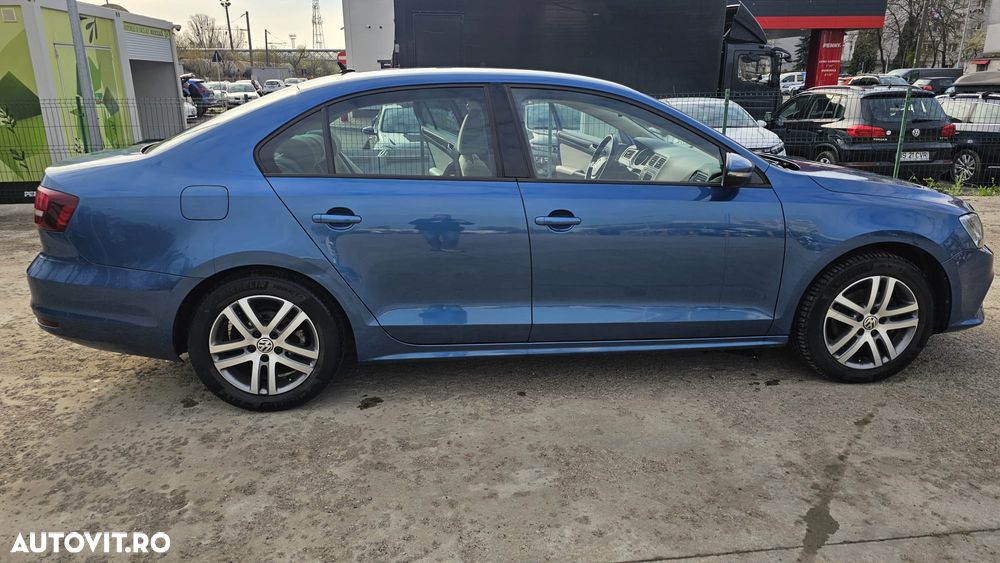 Volkswagen Jetta - 2