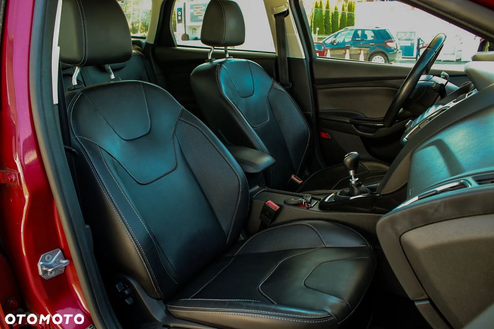 Ford Focus 1.5 EcoBlue Start-Stopp-System ST-LINE DESIGN - 19