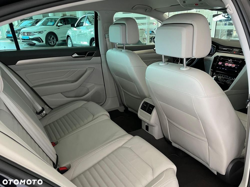Volkswagen Passat 2.0 TSI 4Mot Elegance DSG - 41