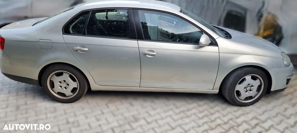 Volkswagen Jetta - 1