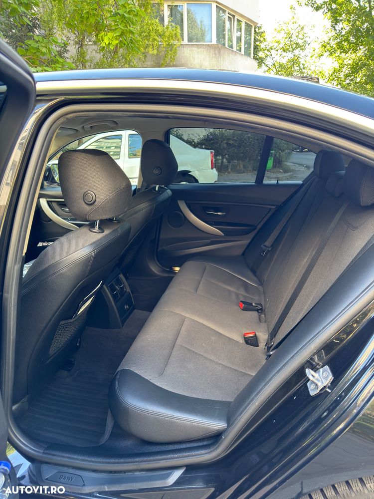 BMW Seria 3 320d Efficient Dynamic Edition Aut. Sport Line - 11