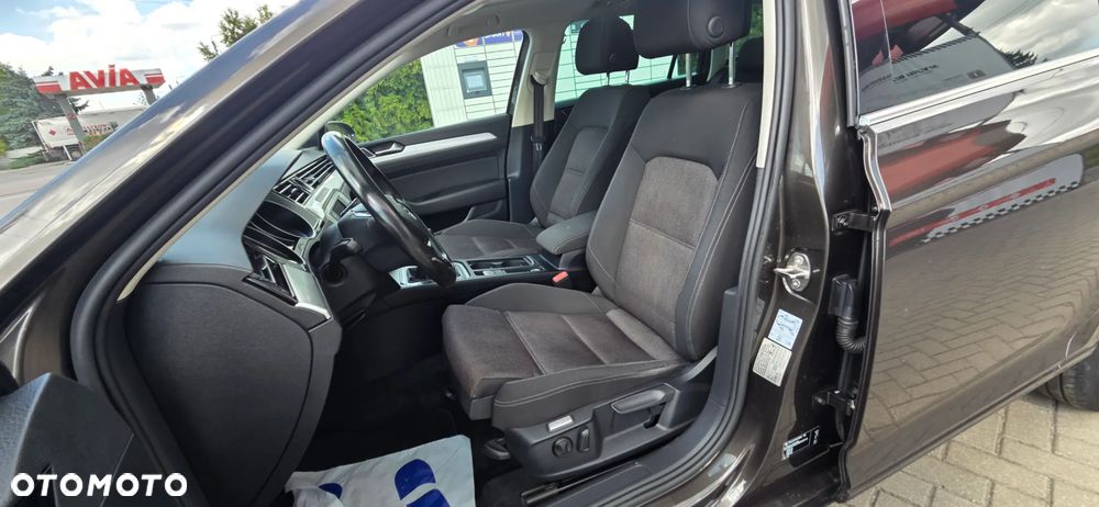Volkswagen Passat Variant 2.0 TDI BMT Highline - 29