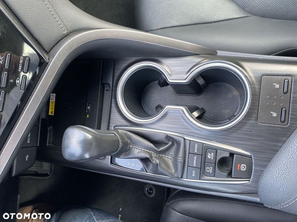 Toyota Camry 2.5 Hybrid Executive CVT - 19