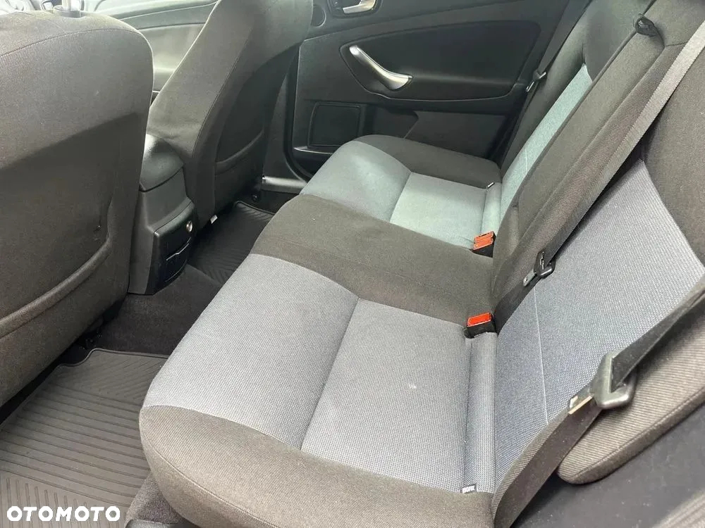 Ford Mondeo 1.8 TDCi Ambiente - 12